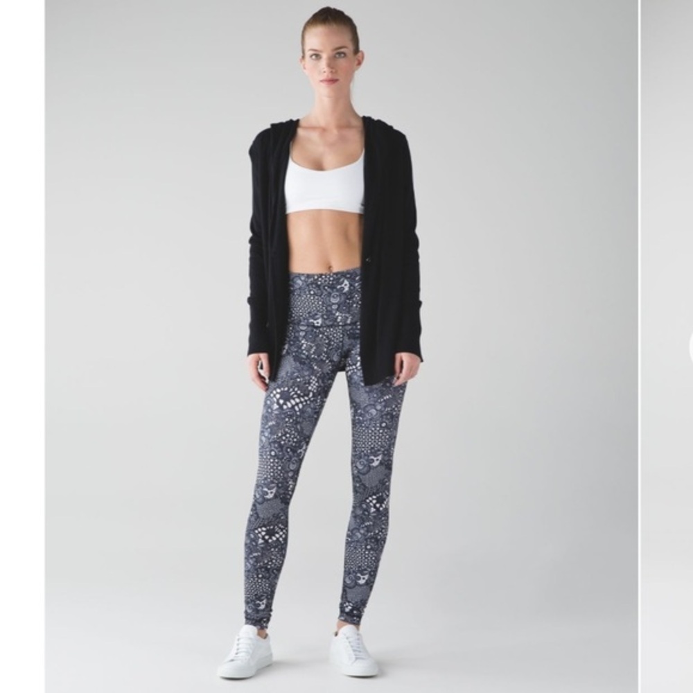 Stylish Black and White Patterned Women's Leggings